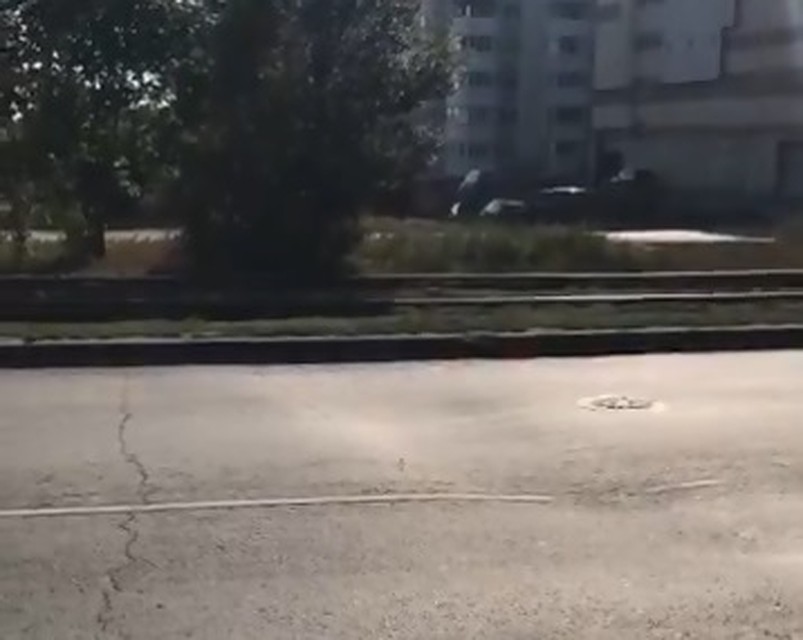 Сейчас коммунальщики разбираются, из-за чего просел асфальт
