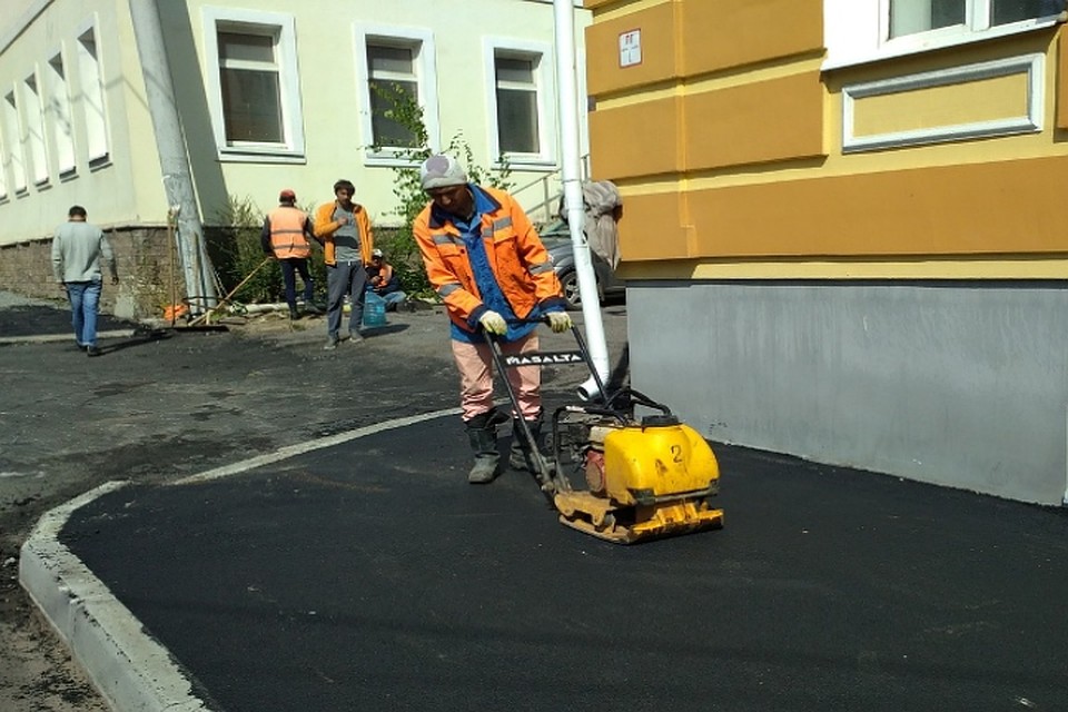 Также подрядчик обустроит дорожные колодцы и тротуары