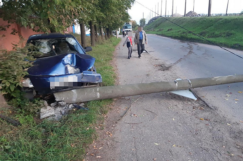 Автоледи снесла опору ЛЭП в Твери Фото: пресс-служба УГИБДД России по Тверской области