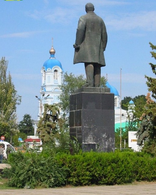 Вот так это соседство выглядит в Саки.