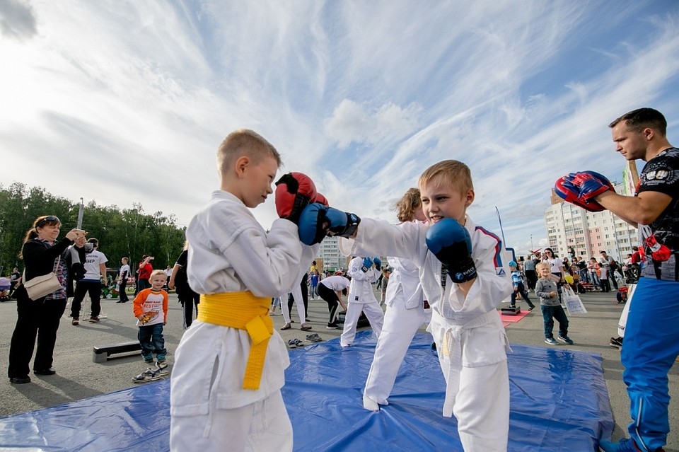 Воспитанники клуба на Дне физкультурника. Фото: vk.com/kurchatov74