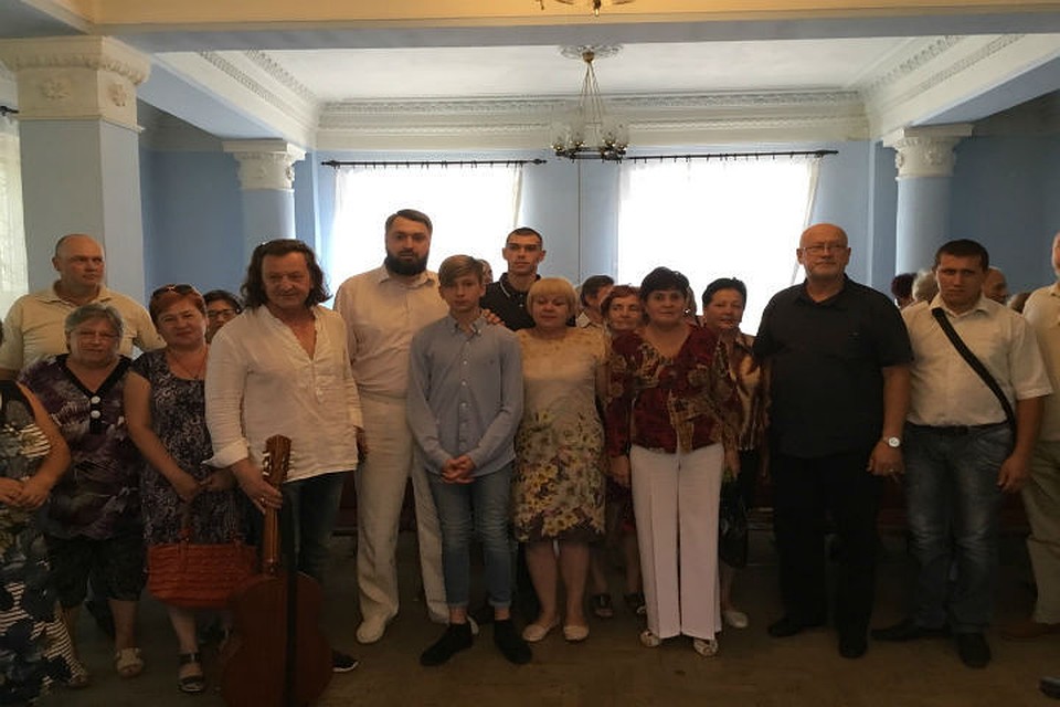 Гостей встречали в школе искусств. Фото: Личный архив Владимира СКОБЦОВА