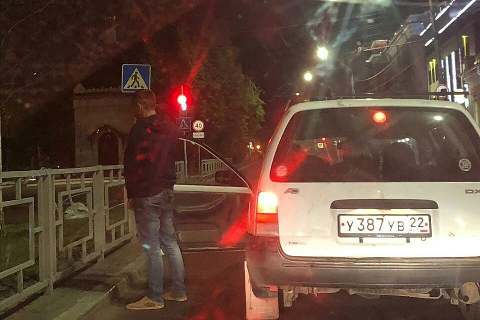 "Писающий мальчик" на проспекте Ленина. Фото: Вадим Адодин в vk.com/barneos22