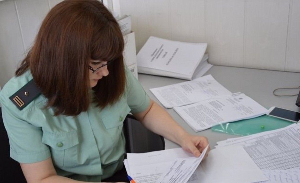 Тюменка работает парикмахером, чтобы выплачивать алименты брошенному сыну. Фото - пресс-служба управления Федеральной службы судебных приставов по Тюменской области.