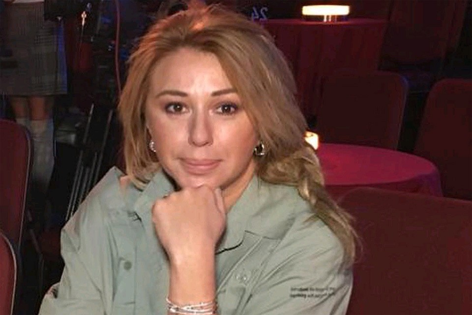 Алена Апина.