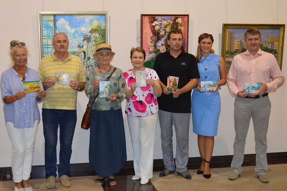 В «Арт-Донбассе» презентовали серию почтовых открыток. Фото: администрация Донецка