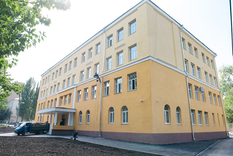 Школу №46 ремонтирую почти год