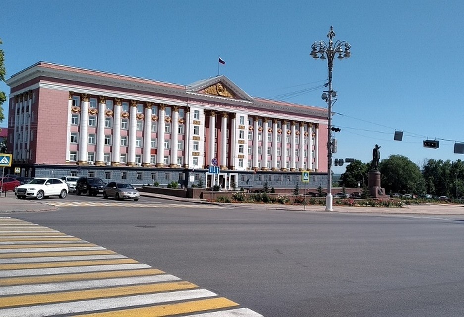 В том году 1 сентября выпадает на воскресенье, поэтому запрет переносится на понедельник