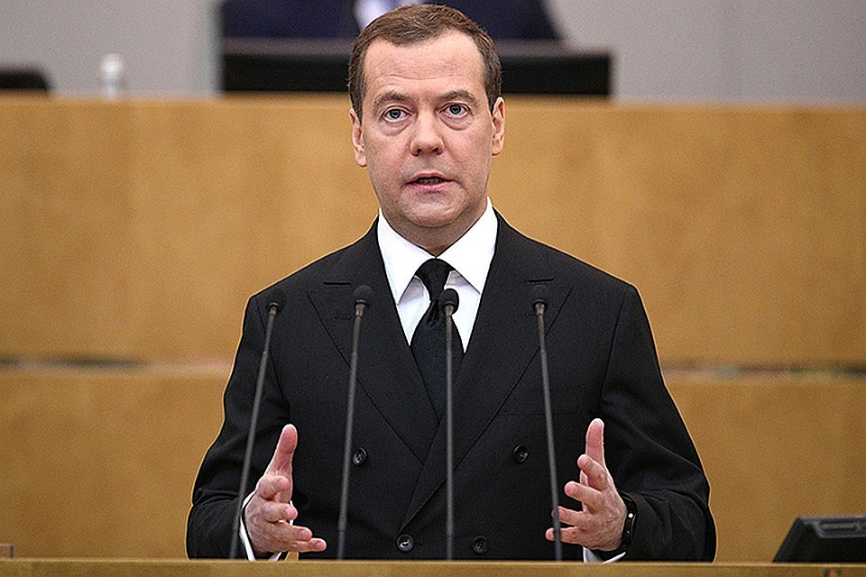 Медведев заявил, что переход на четырехдневную рабочую неделю в РФ возможен в перспективе