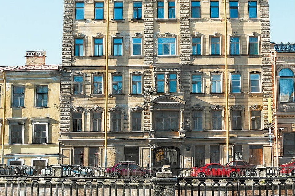 Запреты размещения техники на фасадах ранее принимались отдельными городами, например Санкт-Петербургом