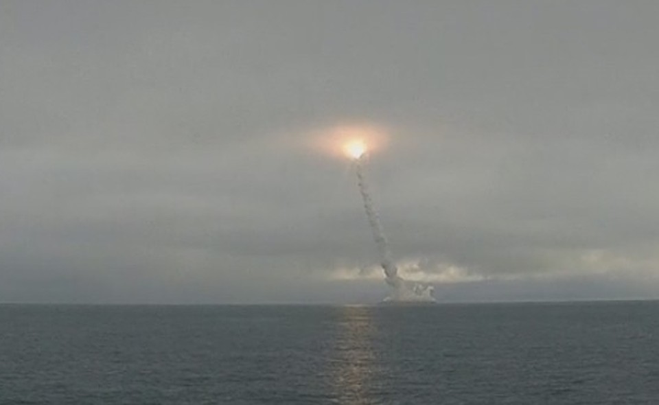 Появилось видео пуска двух ракет «Синева» и «Булава»