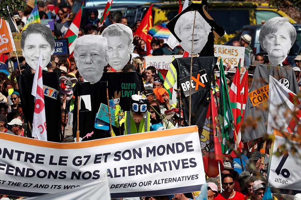 Тысячи противников G7 вышли на манифестацию во Франции