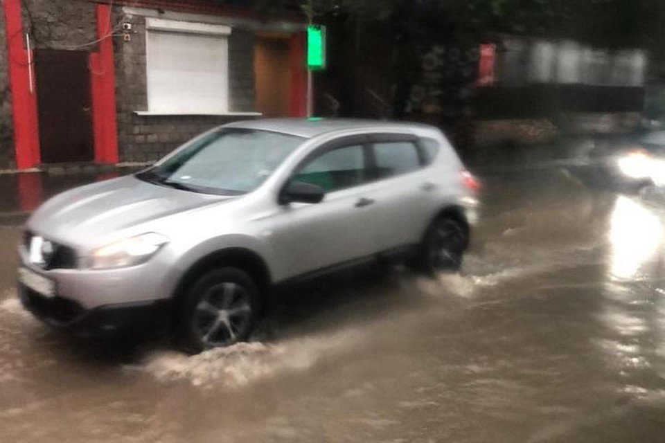На Приморье вновь обрушился мощный ливень, который вновь погружает населенные пункты под воду