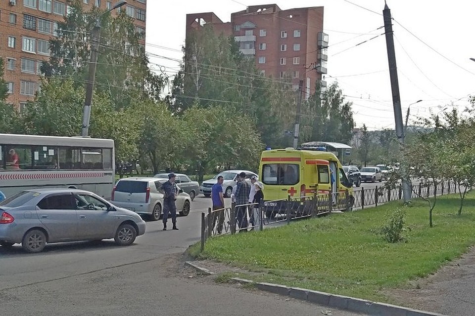 Переход слишком далеко: в Красноярске сбили ребенка, перебегавшего улицу. Фото: Марина Вельп