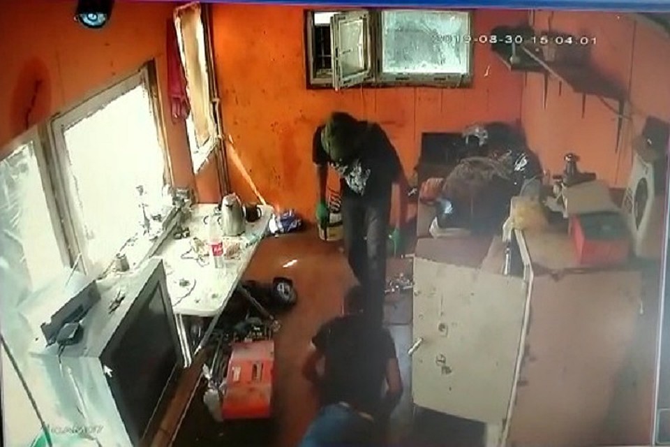 Полицейские разыскивают подозреваемого в разбойном грабеже. Фото: 1rnd.ru
