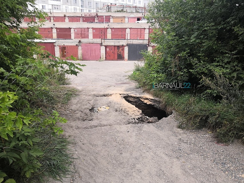 Аварийный переезд. Фото: Михаил Семин