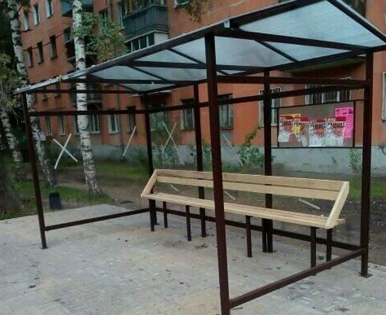 Остановка на улице Гагарина в Ярославле вызвала критику горожан. Фото: Андрей Каширин в группе "Дороги Ярославля"/facebook.com