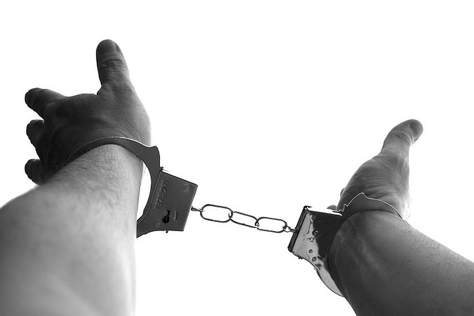 28-летнему, ранее судимому подозреваемому вменяется убийство, покушение на убийство и разбой.