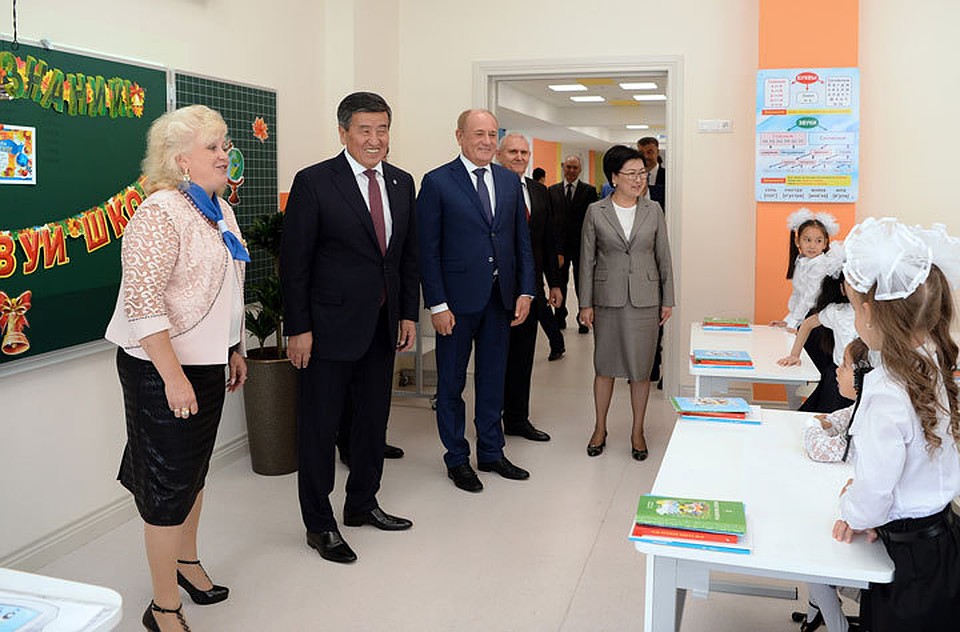 2 сентября президент побывал на открытии газпромовской школы в Бишкеке. Может, когда-нибудь и для нарынских детей будут созданы все условия для учебы.