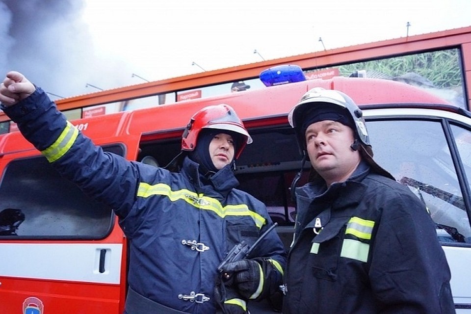 Пожар тушили 9 человек. Фото: пресс-служба МЧС по Ростовской области