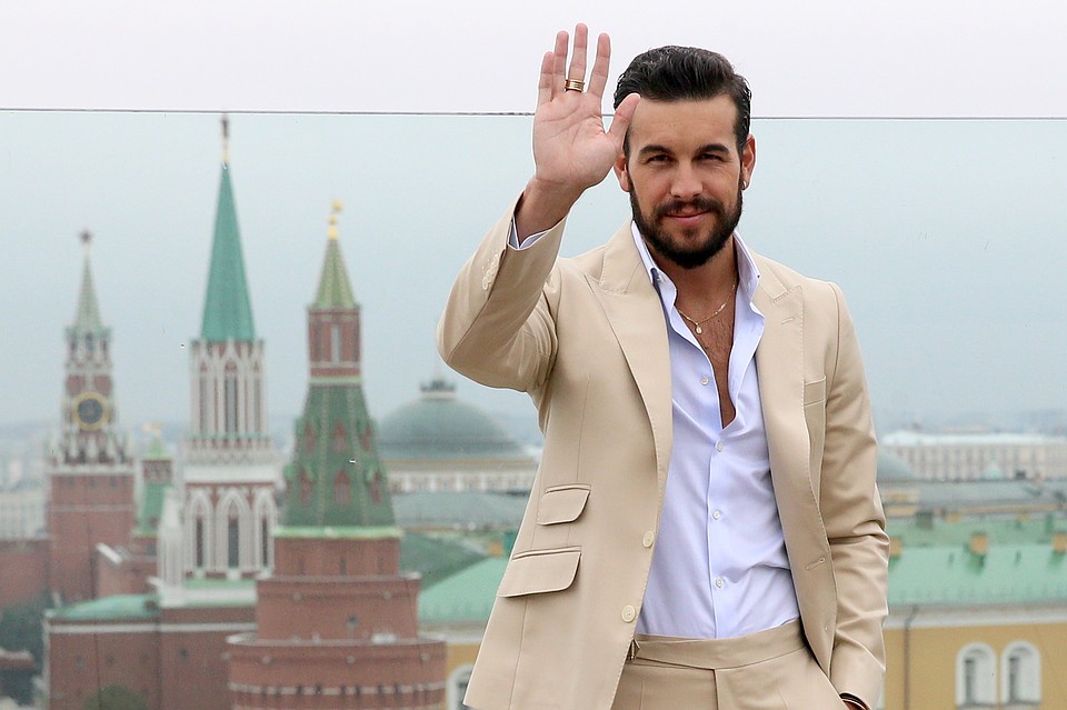 Актер поприветствовал москвичей на русском языке Фото: Владимир Гердо/ТАСС