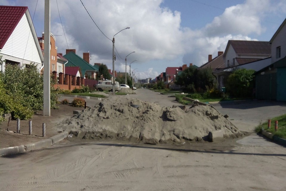Баррикада на ул. Жасминной в Барнауле.