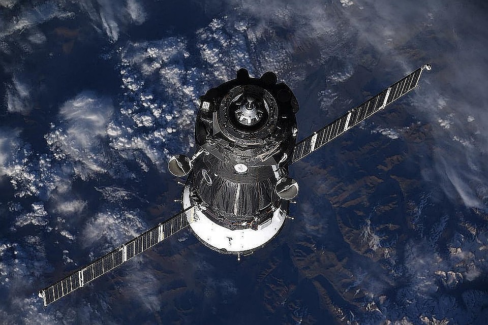 "Союз МС-14" с роботом "Фёдор" на борту отстыковался от МКС