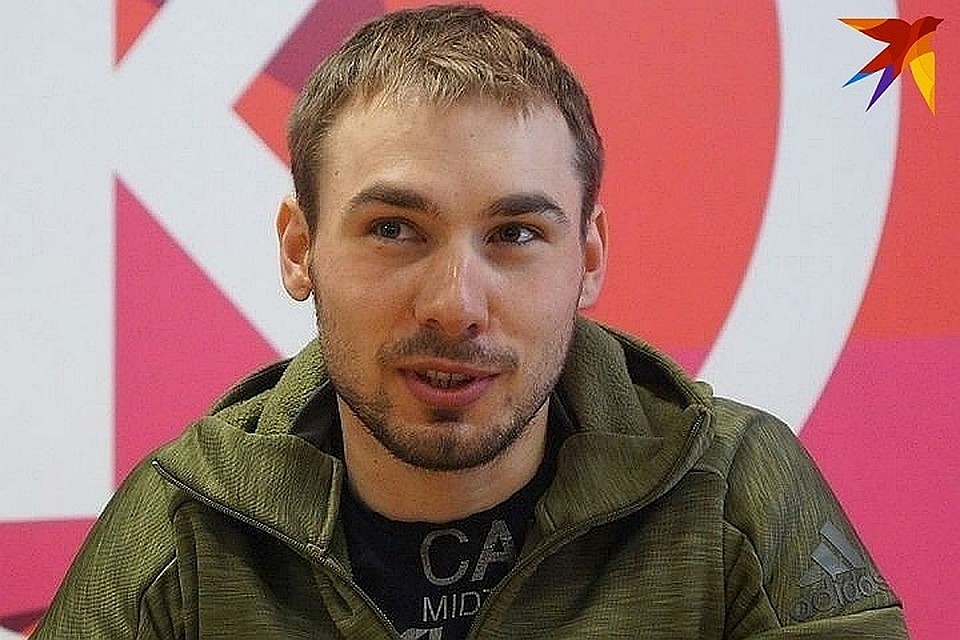 Антон Шипулин празднует первую политическую победу - он выиграл в гонке на довыборах в Госдуму