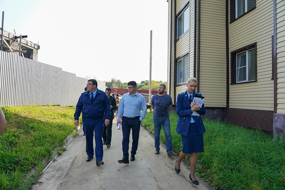 В выезде приняли участие представители государственного строительного надзора, организации-застройщика, дольщики.