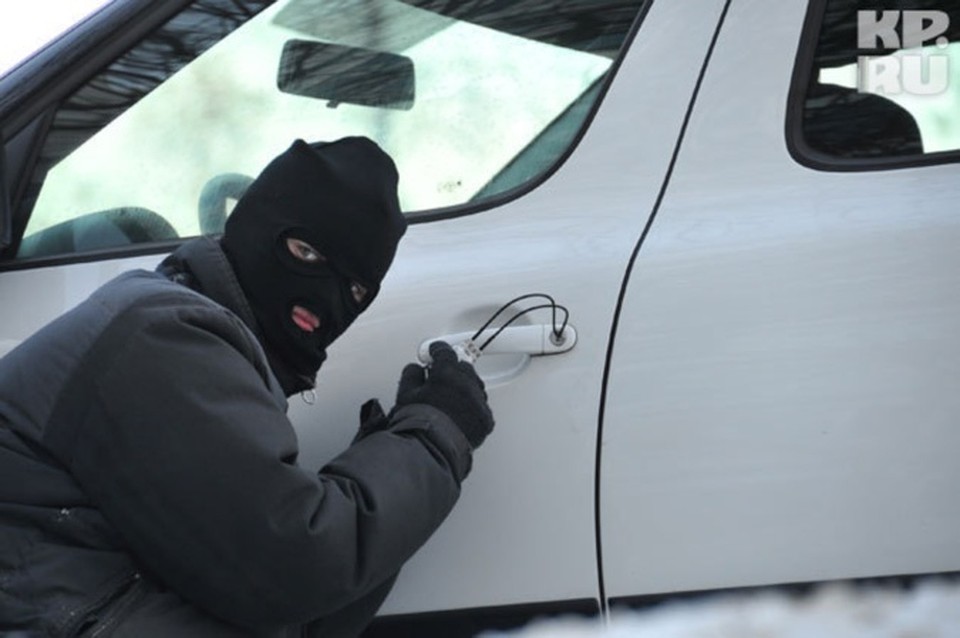 Инспекторы ДПС задержали угонщика, когда он отправился домой