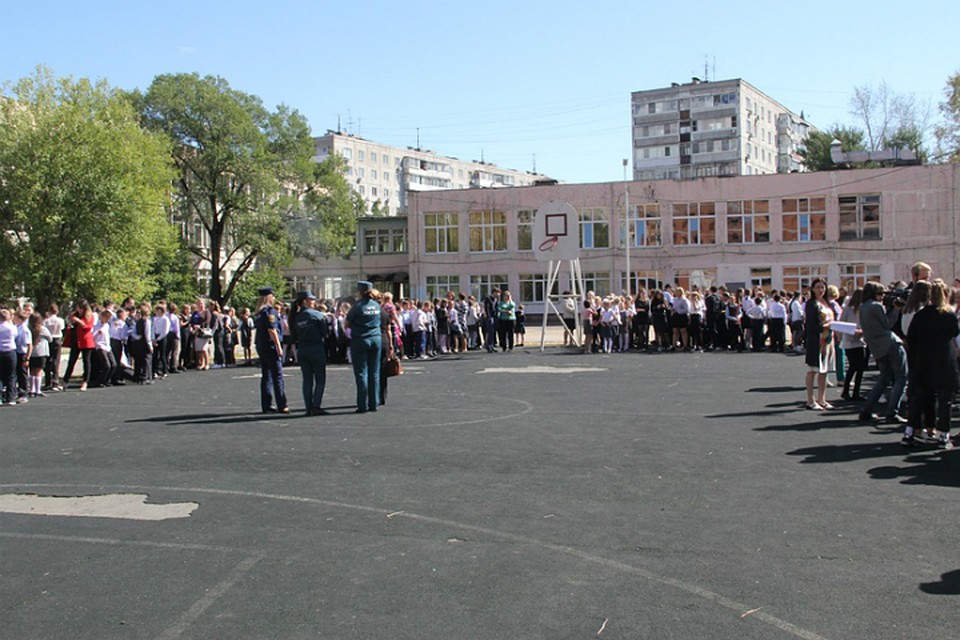 Уроки в хабаровской школе сорвались из-за эвакуации