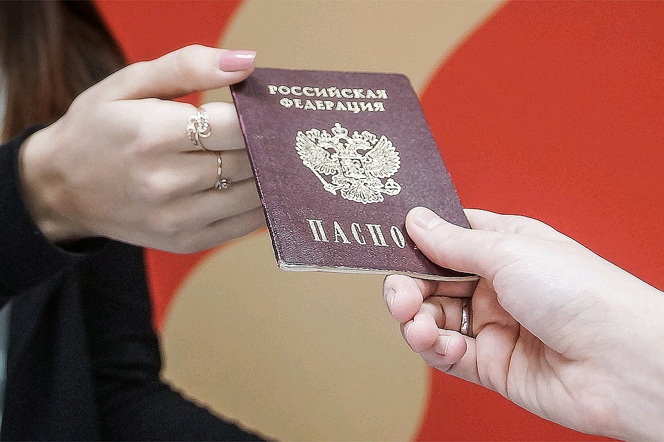 Иностранцы заключили фиктивные браки, чтобы жить в России