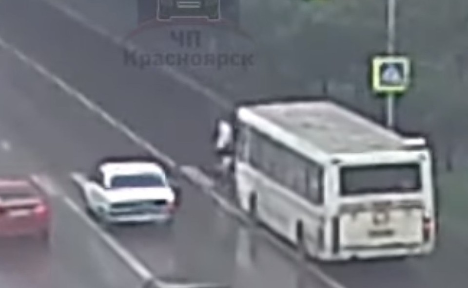Автобус сбил двух женщин на переходе в Красноярске. Фото, видео: ЧП - Красноярск.