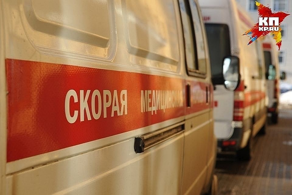 В Казахстане поезд снес пассажирский автобус, который стоял на рельсах