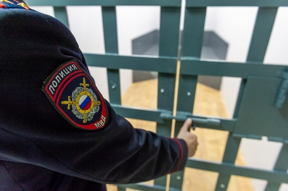 Хабаровчанин просил телефон позвонить и перевел деньги с чужого счета