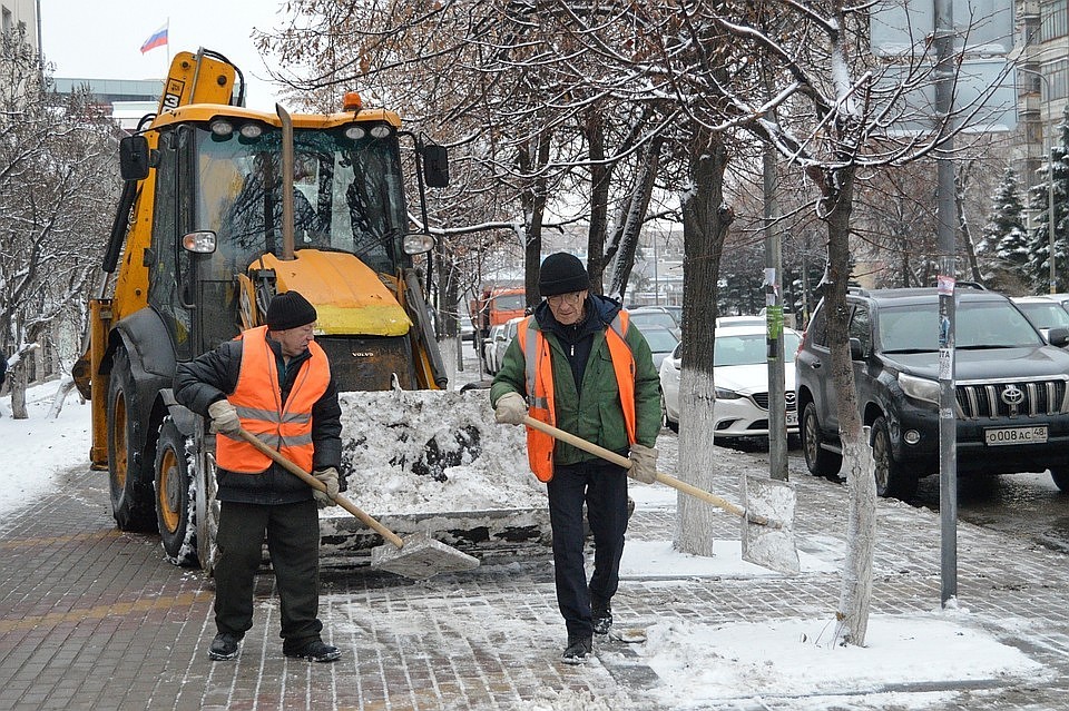 Для уборки тротуаров от снега в Липецке планируется купить 14 машин