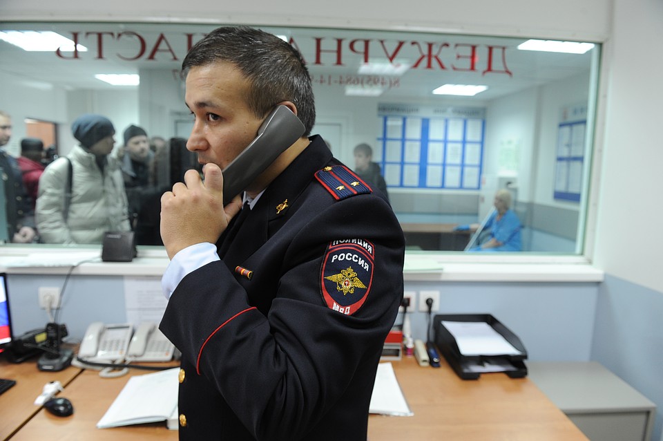 Некоторые мошенники научились подделывать и официальные банковские номера.