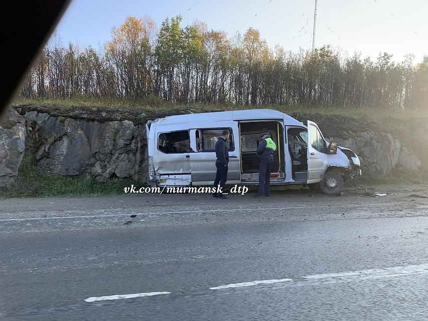 Под Лавной столкнулись Mitsubishi Lancer и Ford. Фото: "Мурманск ДТП ЧП"