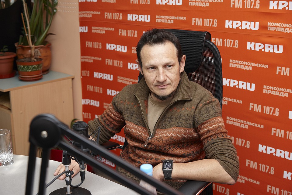 Режиссер, автор идеи по украшению фасадов домов постерами оружейников Павел Зорин