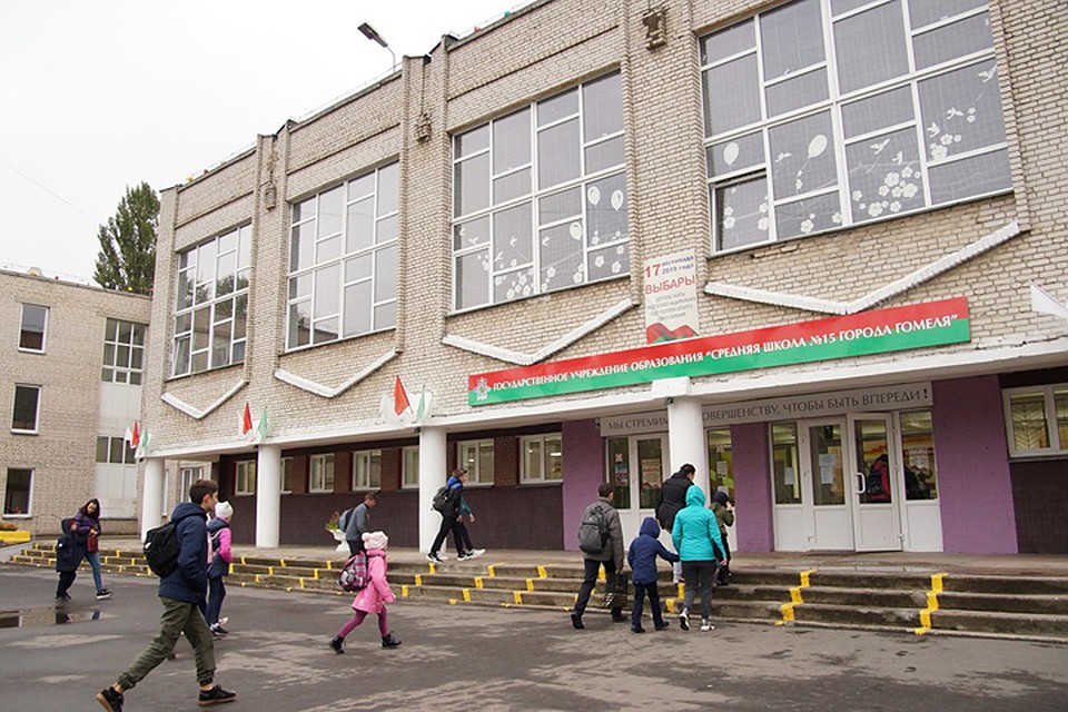 За увольнение «учительница с партой» может подать суд, а в коле тем временем грядут новые реформы.