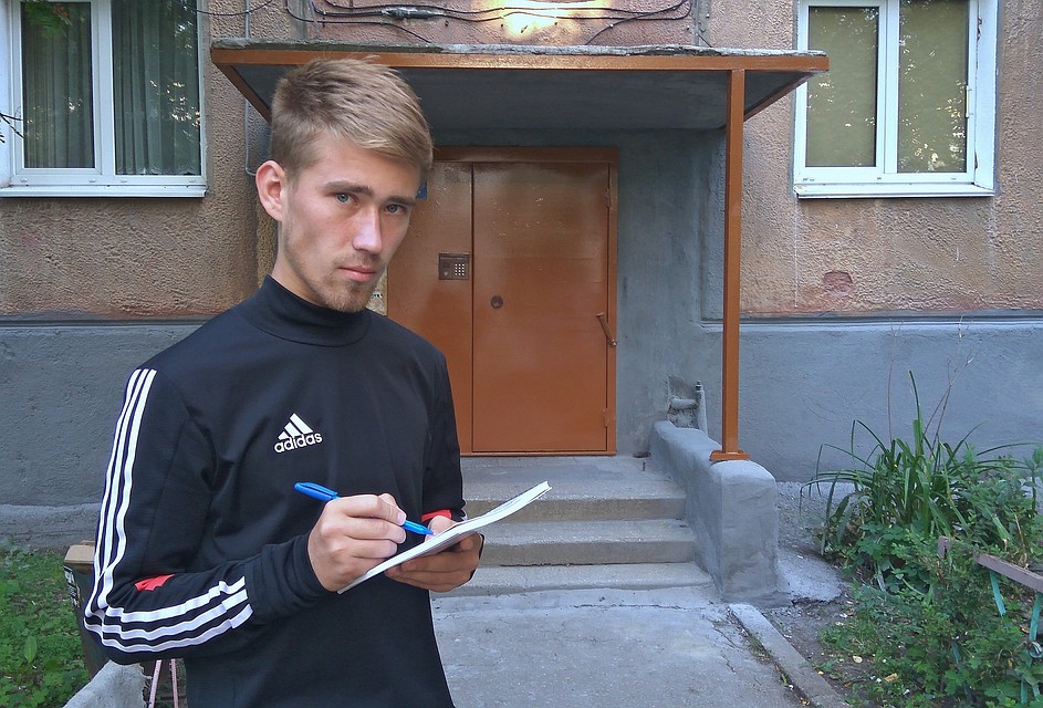 Дмитрий решил наказать обидчика. К нему присоединились еще выпускники приюта.