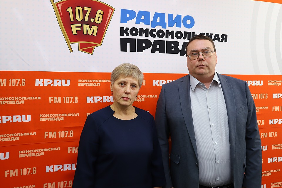 Зам.председателя Государственного контрольного комитета УР Светлана Калинина и аудитор контроля расходов на общегосударственные вопросы и в социальной сфере Государственного контрольного комитета УР Айдар Аков
