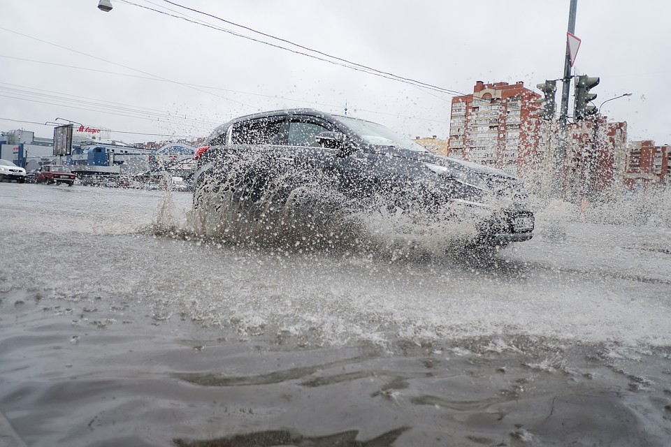 60 бригад Водоканала дежурят в Петербурге для предотвращения потопа