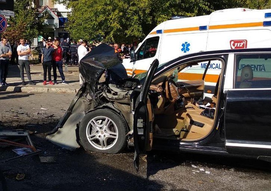 Автомобиль превратился в груду металла