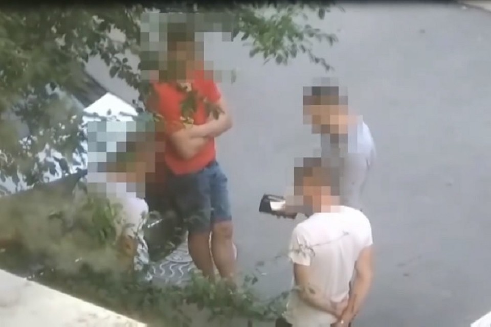 Деньги были переданы под контролем правоохранительных органов (Фото: скрин с видео).