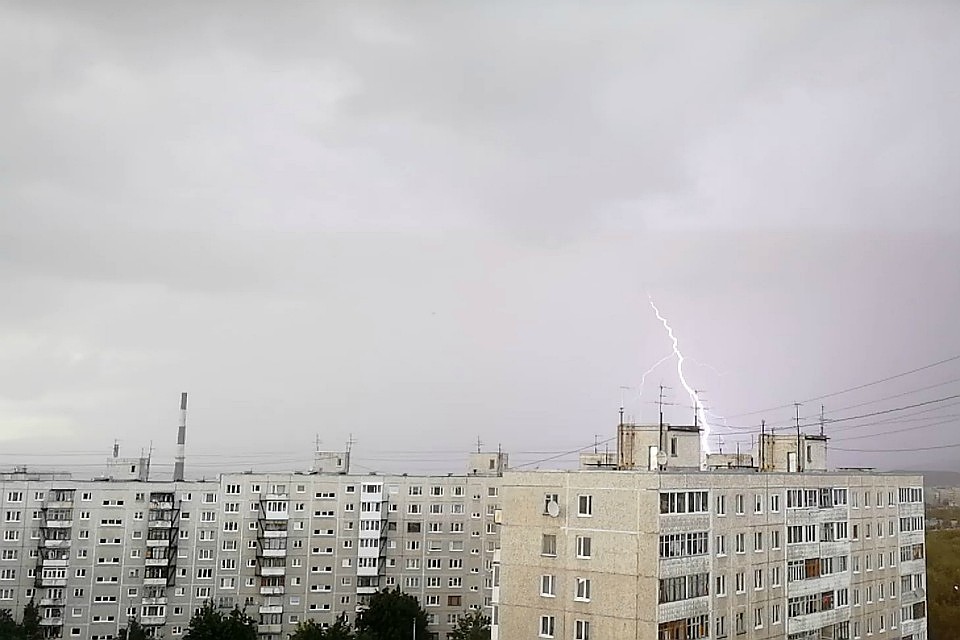 Гроза 2 октября спряталась за снежными зарядами. Фото: vk.com/pogoda51