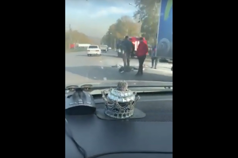 В Кузбассе мотоциклист врезался в грузовик.ФОТО: "городок Киселевск"/ Youtube