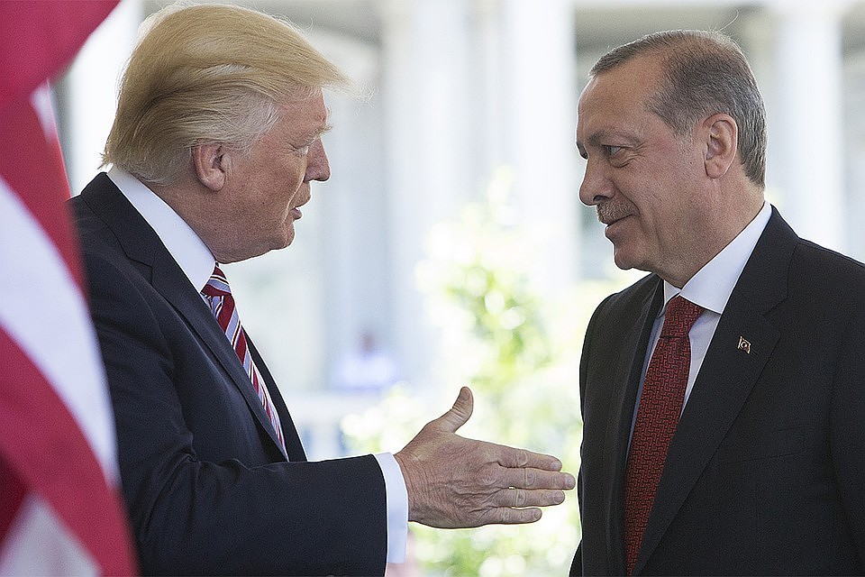 Трамп обсудил с Эрдоганом вопрос создания зоны безопасности в Сирии