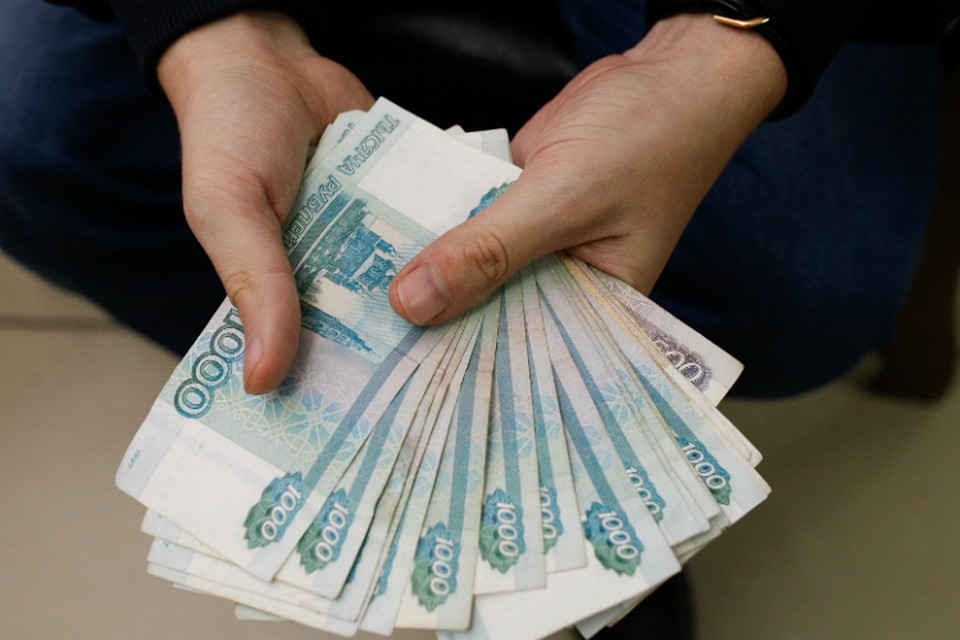 Аферисты сняли со счета омички 117 тысяч рублей.