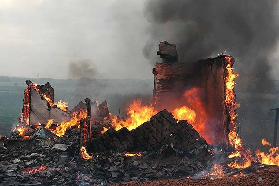 В сгоревшем доме погибли трое.